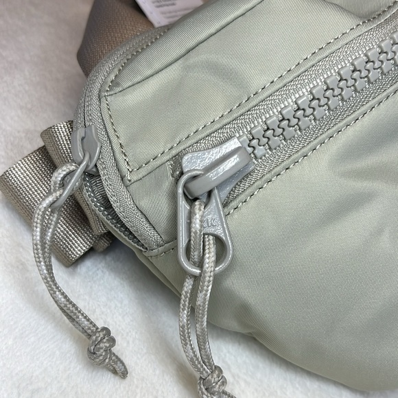 Lululemon All Day Essentials Belt Bag Raw Linen/White Opal 2.5L NWT 3 way carry - Picture 7 of 14